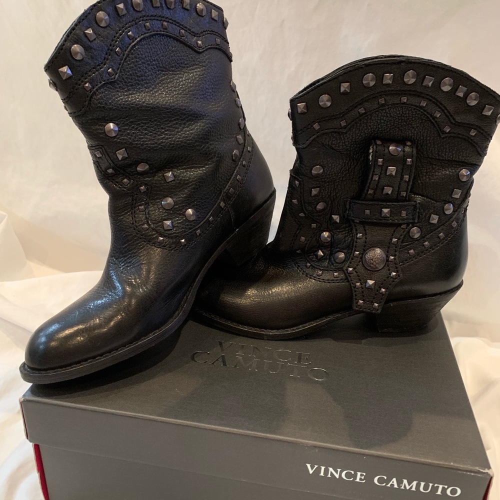 Vince Camuto ankle books